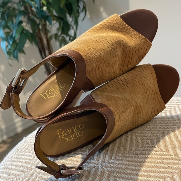 FRANCO SARTO MARTHA WEDGE SANDAL - Size 7.5 Tan suede & brown leather. - Picture 3 of 6